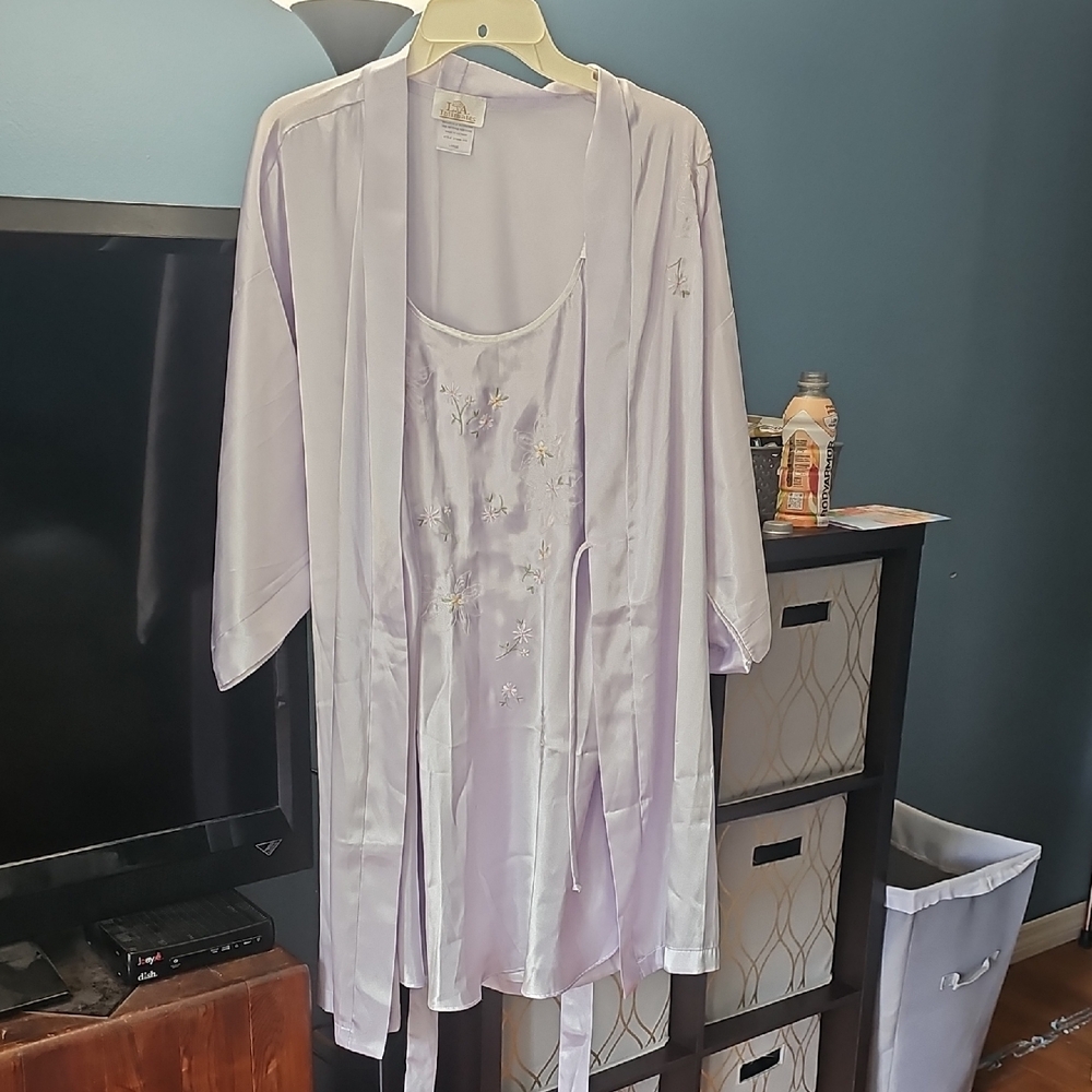 Elegant Lavender Embroidered Robe Set